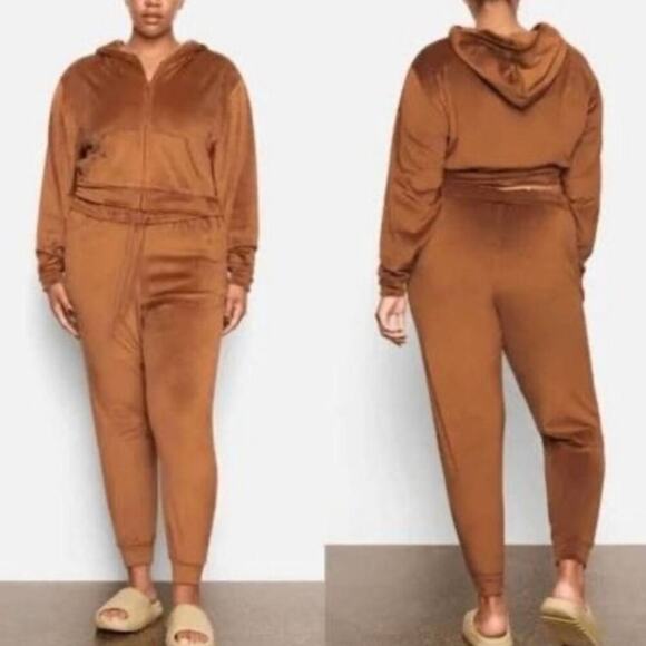 SKIMS Velour Jogger in Copper Size Medium - Picture 1 of 5